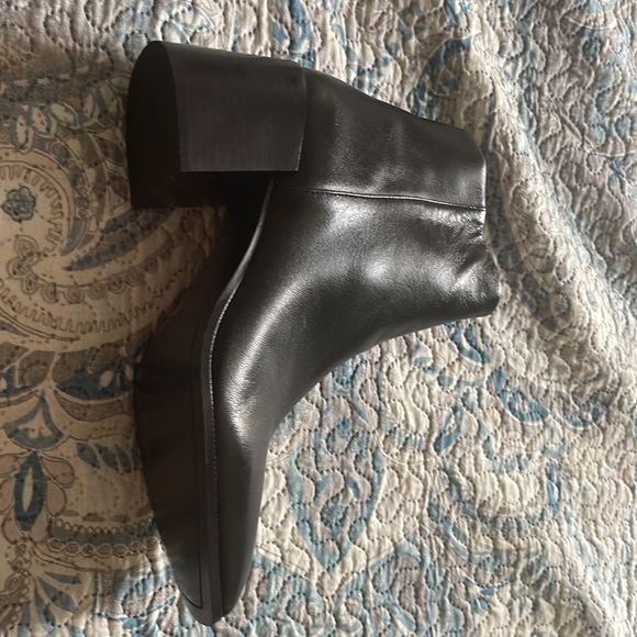 Black booties new Never worded size 10 with zipper on the side - Picture 2 of 6